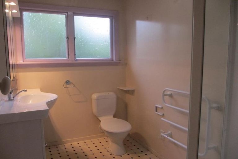 Photo of property in 2/15 Memorial Avenue, Ilam, Christchurch, 8053