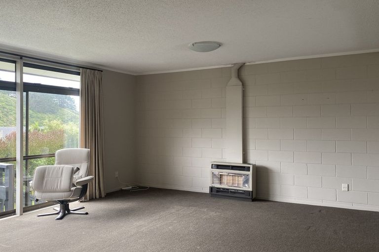 Photo of property in 8 Bushland Grove, Paparangi, Wellington, 6037