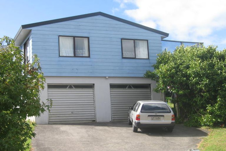 Photo of property in 95 Totaravale Drive, Totara Vale, Auckland, 0629