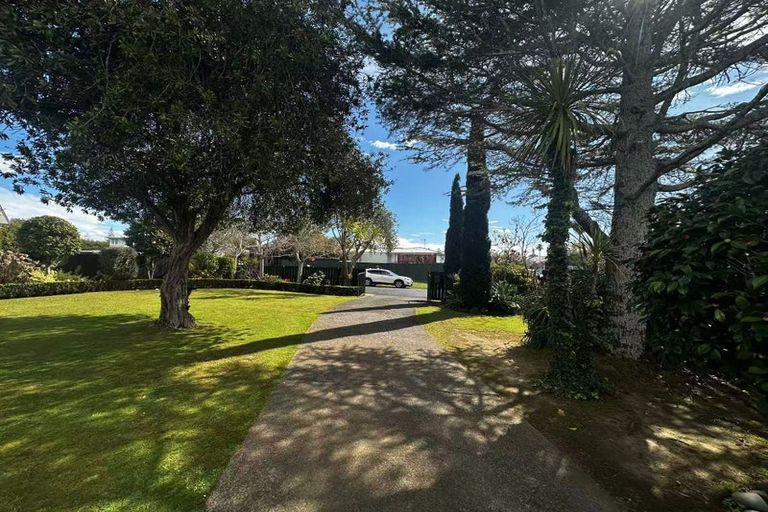 Photo of property in 120 Ennis Avenue, Pakuranga Heights, Auckland, 2010