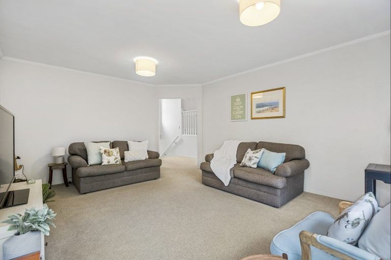 Photo of property in 34 Sailfish Drive, West Harbour, Auckland, 0618