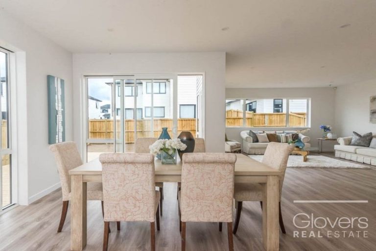 Photo of property in 17 Kearns Drive, Hobsonville, Auckland, 0616