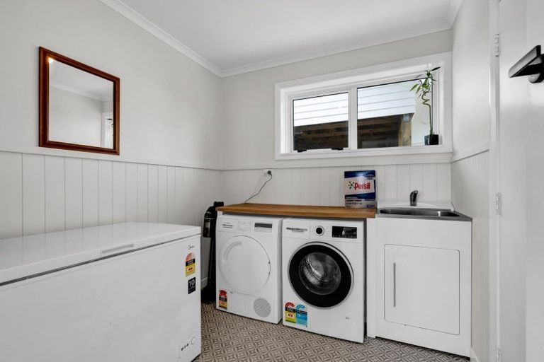 Photo of property in 7 Lemont Place, Westown, New Plymouth, 4310