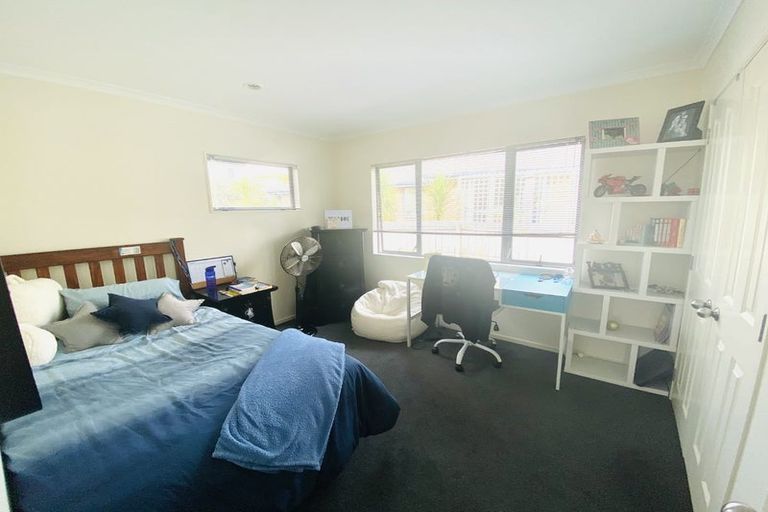 Photo of property in 1 Thomas Hamer Place, Greenhithe, Auckland, 0632