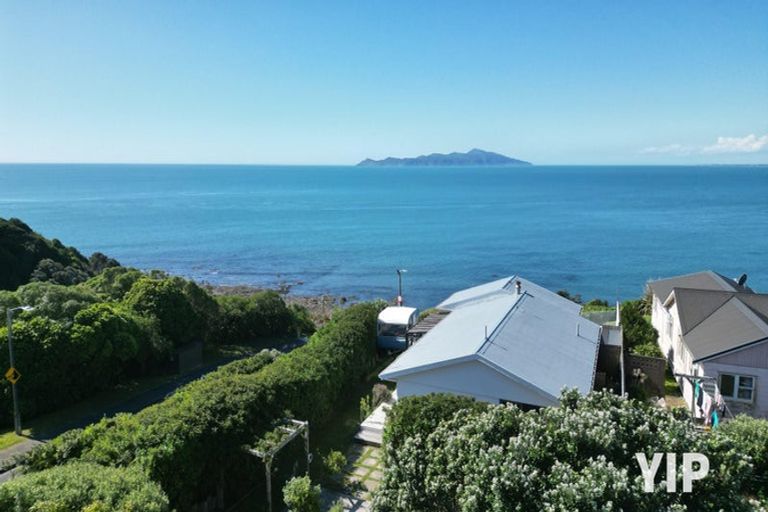 Photo of property in 30 Pukerua Beach Road, Pukerua Bay, 5026