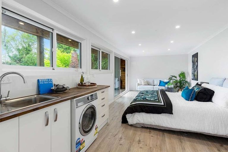 Photo of property in 56 Maupuia Road, Maupuia, Wellington, 6022