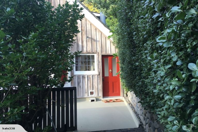 Photo of property in 2/158 Breaker Bay Road, Breaker Bay, Wellington, 6022