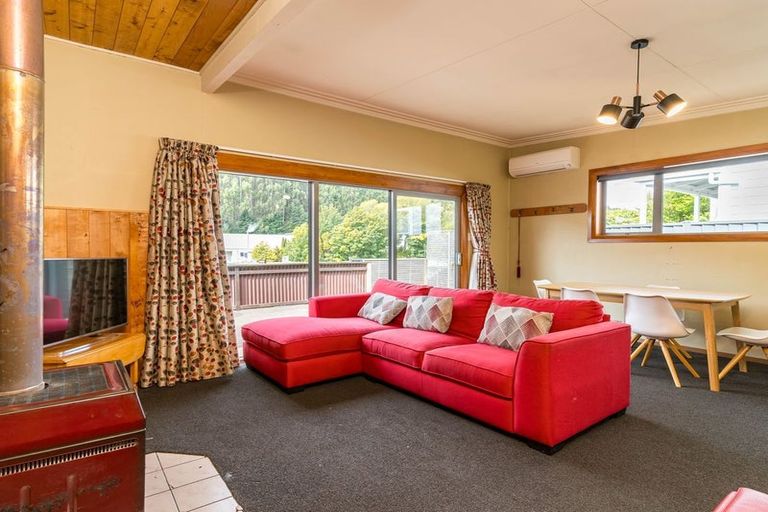 Photo of property in 186 Kaikorai Valley Road, Bradford, Dunedin, 9011