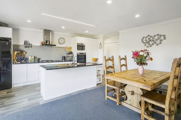 Photo of property in 10 Pohatu Lane, Otaki, 5512