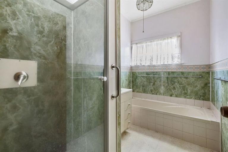 Photo of property in 1/2 Kowhai Avenue, Mangere Bridge, Auckland, 2022