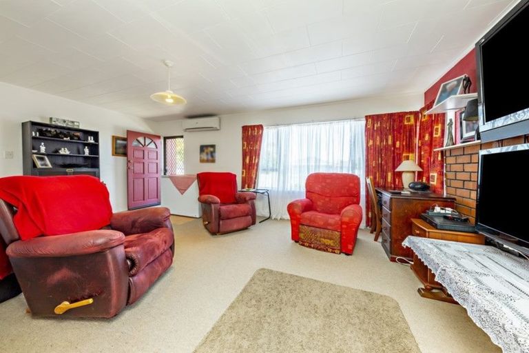 Photo of property in 175 Mahia Road, Wattle Downs, Auckland, 2103