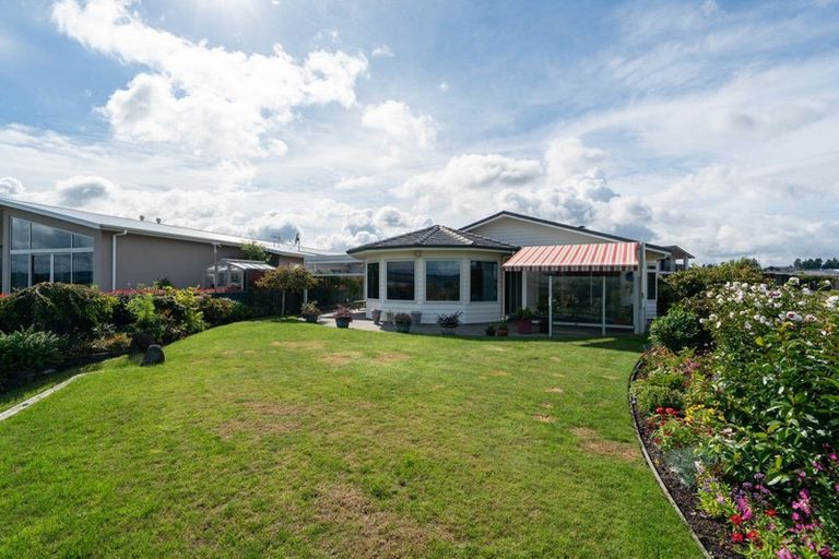 Photo of property in 5 Pukenamu Road, Rainbow Point, Taupo, 3330