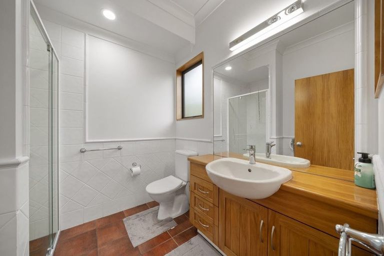 Photo of property in 2 Heritage Place, Terrace End, Palmerston North, 4410