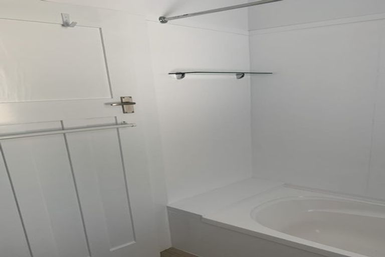 Photo of property in 70 Cutfield Road, New Plymouth, 4310