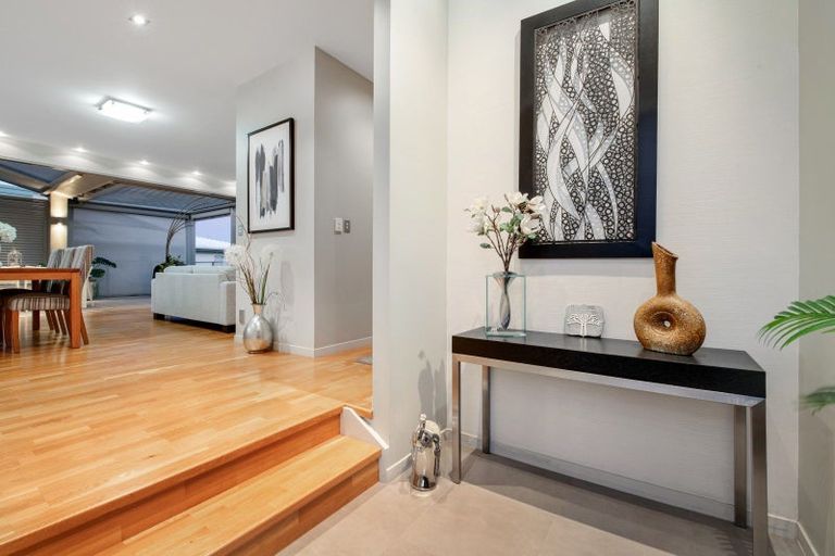 Photo of property in 39 Grand Drive, Orewa, 0931