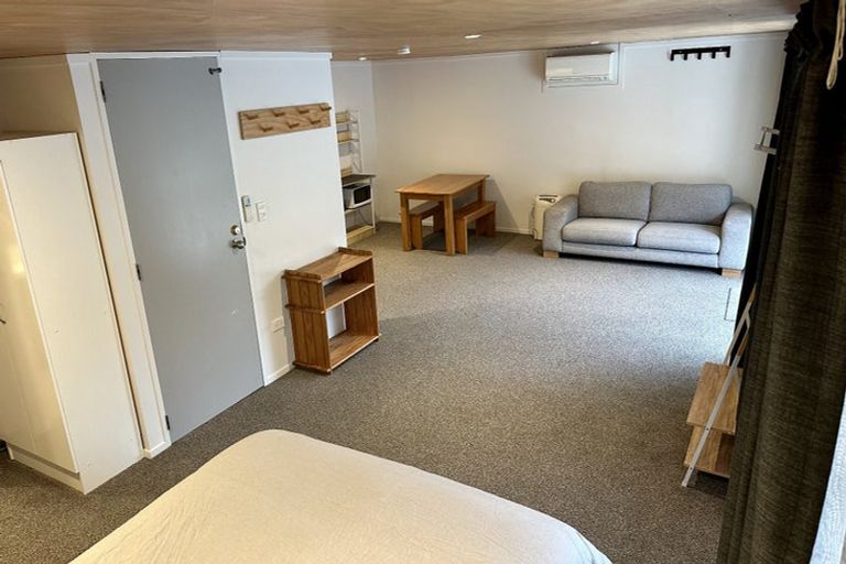 Photo of property in 4 Heathvale Place, Heathcote Valley, Christchurch, 8022