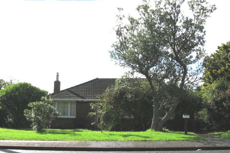 Photo of property in 9 Vodanovich Road, Te Atatu South, Auckland, 0610