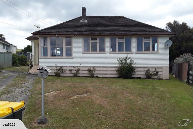 Photo of property in 6 Iris Grove, Cannons Creek, Porirua, 5024