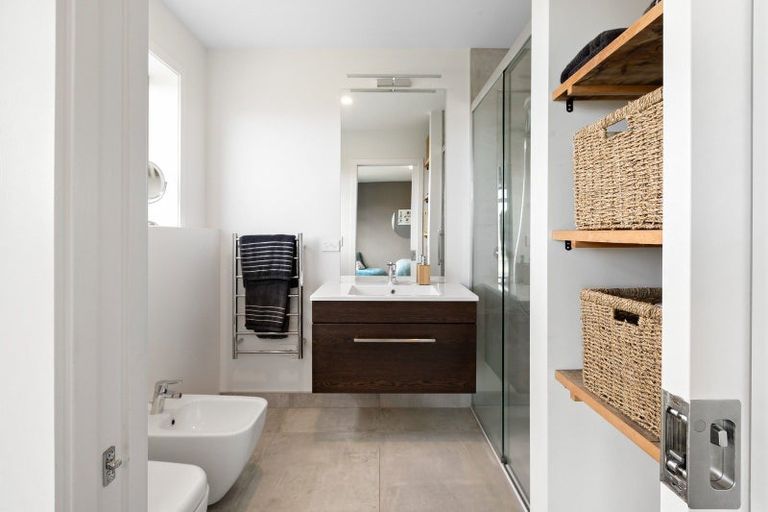 Photo of property in 16 Piper Way, Newlands, Wellington, 6037