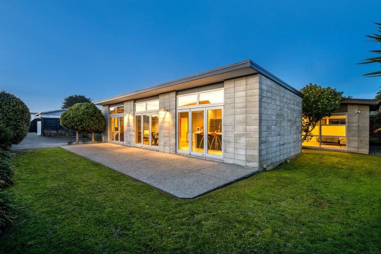 Photo of property in 73 Beach Road, North New Brighton, Christchurch, 8083