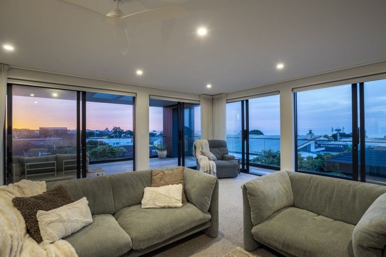 Photo of property in 8 Kowhai Street, Strandon, New Plymouth, 4312