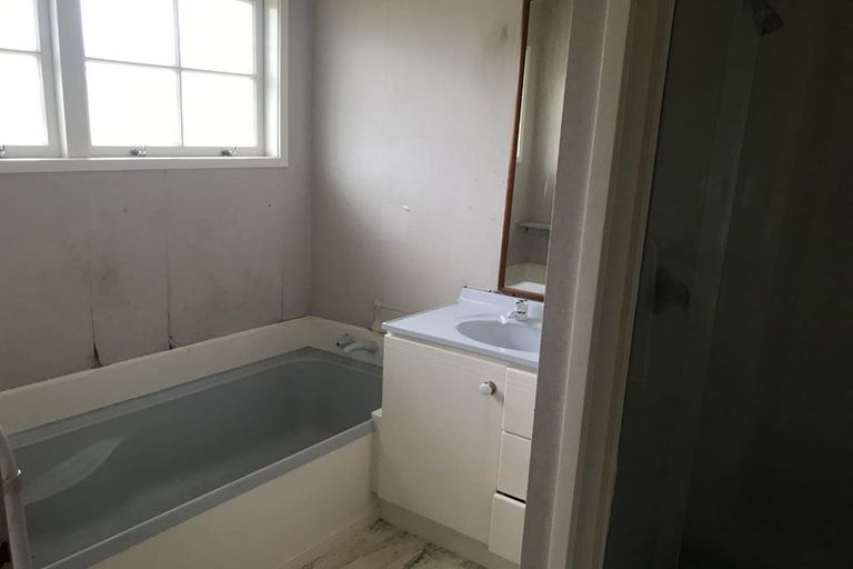 Photo of property in 58 Moncrieff Avenue, Clendon Park, Auckland, 2103