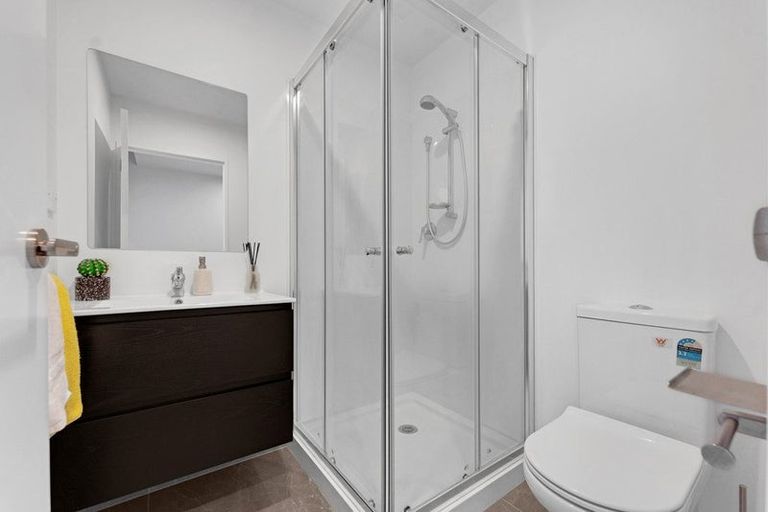 Photo of property in 2/119 Bruce Mclaren Road, Henderson, Auckland, 0612