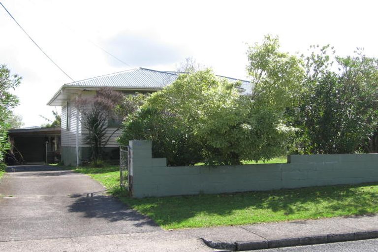 Photo of property in 2 Royal View Road, Te Atatu South, Auckland, 0610