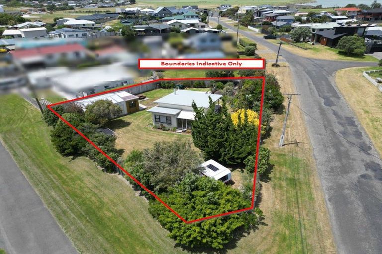 Photo of property in 31 Shortt Street, Foxton Beach, Foxton, 4815