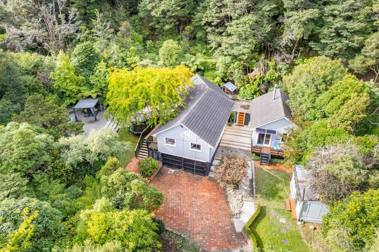 Photo of property in 49 Blue Mountains Road, Pinehaven, Upper Hutt, 5019