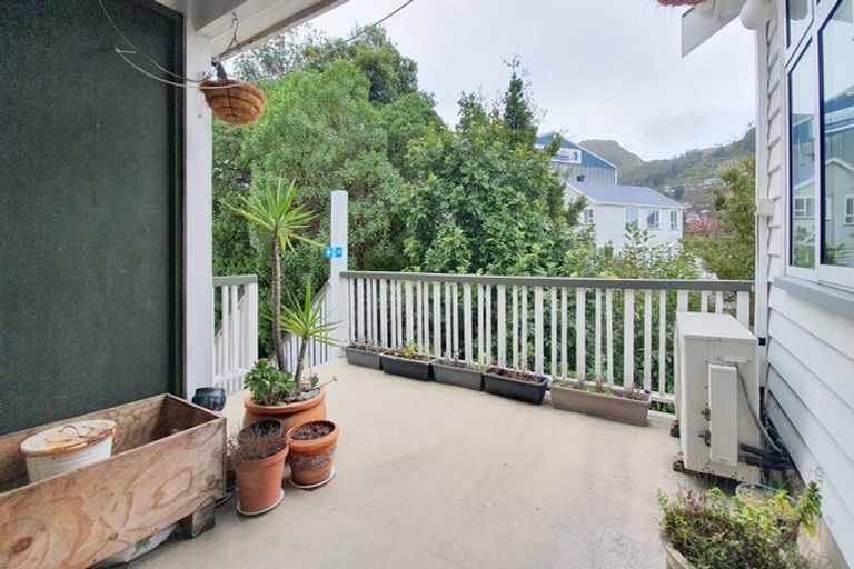 Photo of property in 2 Hawkhurst Road, Lyttelton, 8082