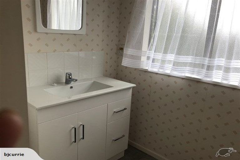 Photo of property in 32 Langston Avenue, Palmerston North, 4414