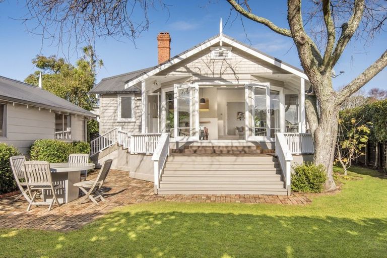 Photo of property in 242 Lake Road, Hauraki, Auckland, 0622