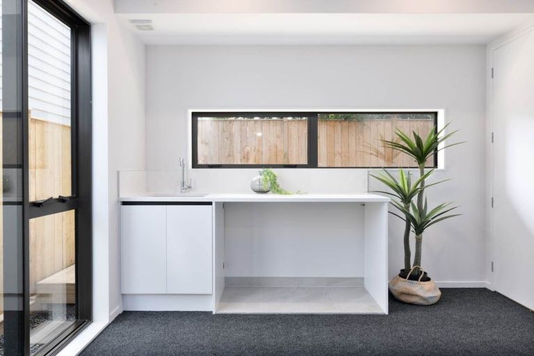 Photo of property in 21c Montgomery Avenue, Belmont, Auckland, 0622