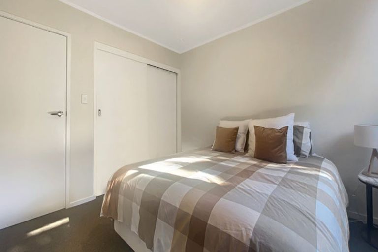 Photo of property in 2/24 Amberley Avenue, Te Atatu South, Auckland, 0610