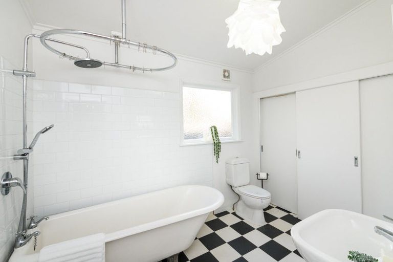 Photo of property in 70 Linton Street, West End, Palmerston North, 4410