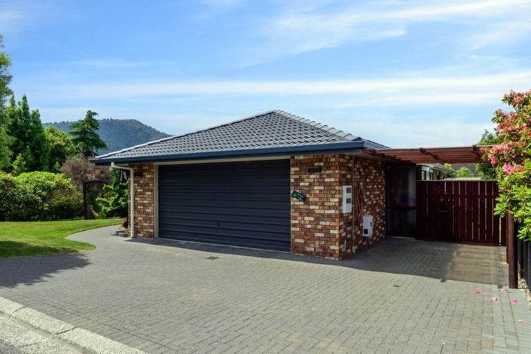 Photo of property in 35 Hoyte Place, Pukehangi, Rotorua, 3015