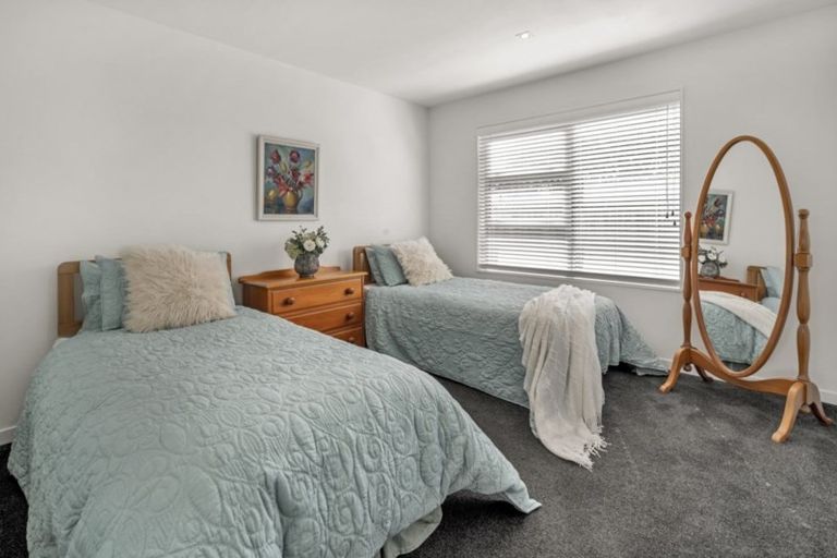 Photo of property in 38 Takutai Avenue, Bucklands Beach, Auckland, 2012