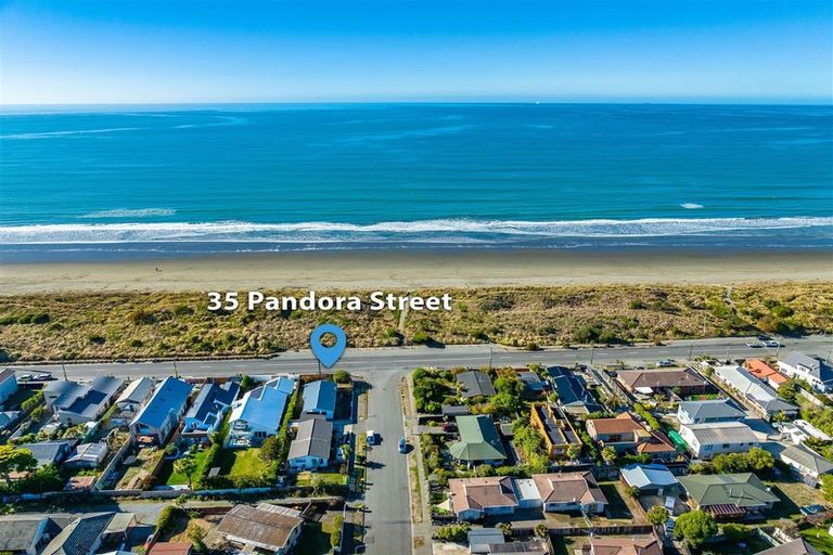 Photo of property in 35 Pandora Street, North New Brighton, Christchurch, 8083