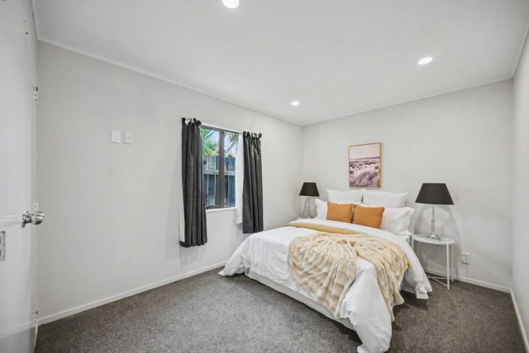 Photo of property in 30 Arlette Place, Massey, Auckland, 0614