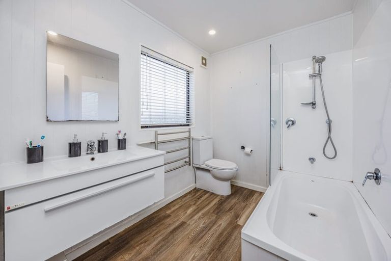 Photo of property in 12/58 Manuroa Road, Takanini, 2112