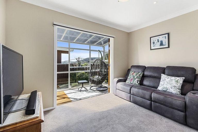 Photo of property in 13 Saint Edmund Crescent, Tawa, Wellington, 5028