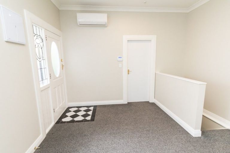 Photo of property in 2/139 Wadestown Road, Wadestown, Wellington, 6012