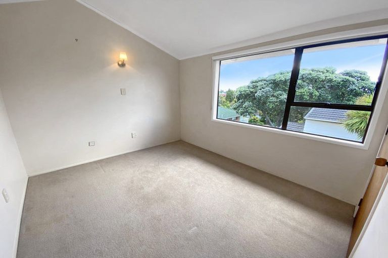 Photo of property in 2/41 Rangatira Road, Beach Haven, Auckland, 0626