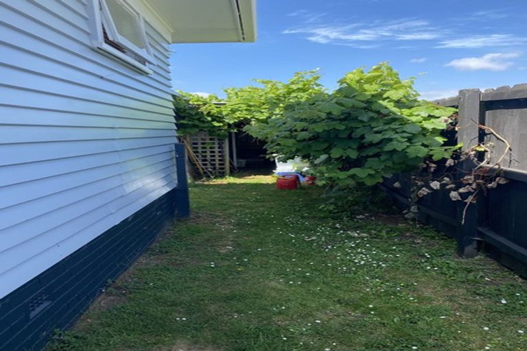 Photo of property in 8 Paterson Avenue, Pukekohe, 2120