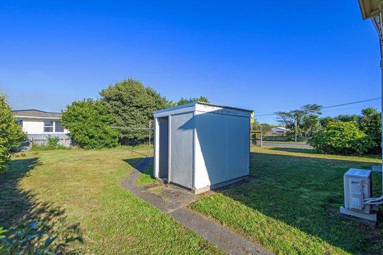 Photo of property in Clifton School, 71 Taumaihi Street, Bulls, 4818