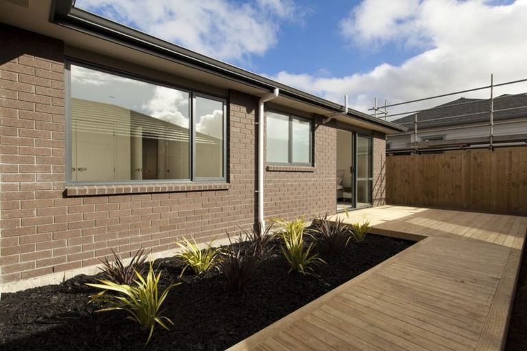 Photo of property in 11 Moemoea Avenue, Kumeu, 0810