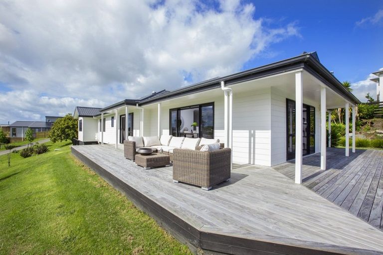 Photo of property in 21 Laly Haddon Place, Matakana, Warkworth, 0985
