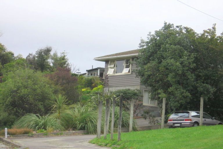 Photo of property in 18 Tainui Terrace, Tawa, Wellington, 5028