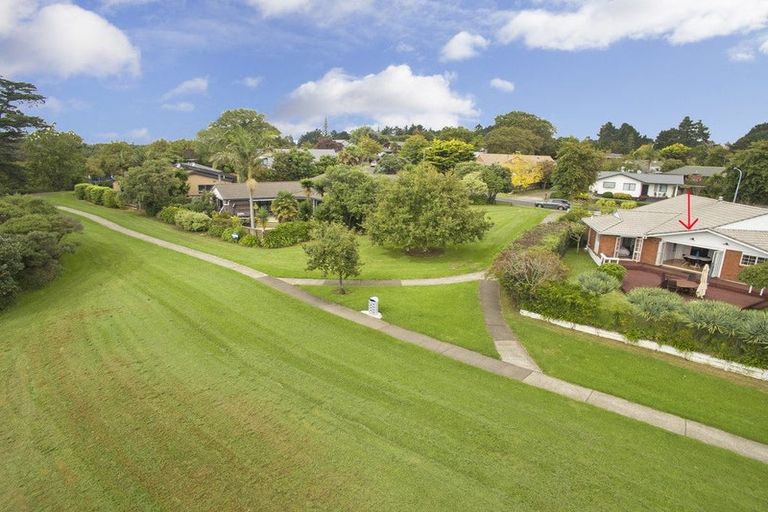 Photo of property in 22 Lochend Place, Highland Park, Auckland, 2010